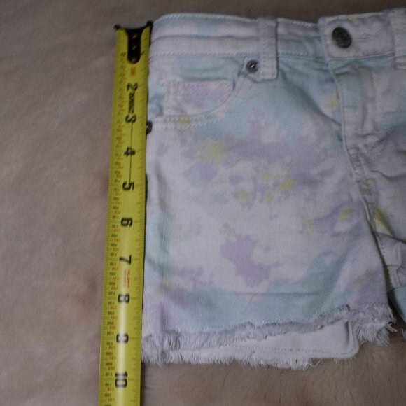 2 Pairs of Girls Denim Cut Off Shorts Size 4/5 - Picture 10 of 11